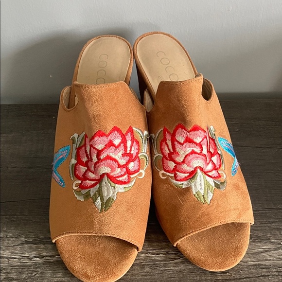 Coconuts by Matisse Tan Floral Embroidered Mules Size 9.5 - Picture 1 of 7